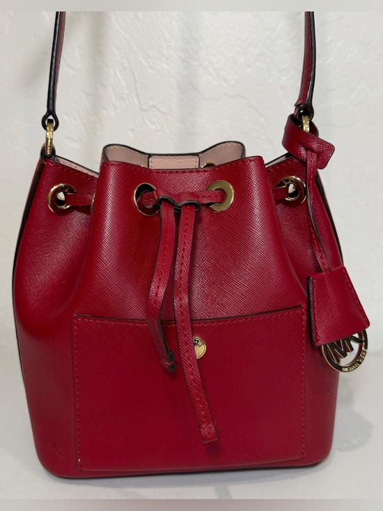 Michael Kors Handbags - Michael Kors Greenwich Bucket Bag
